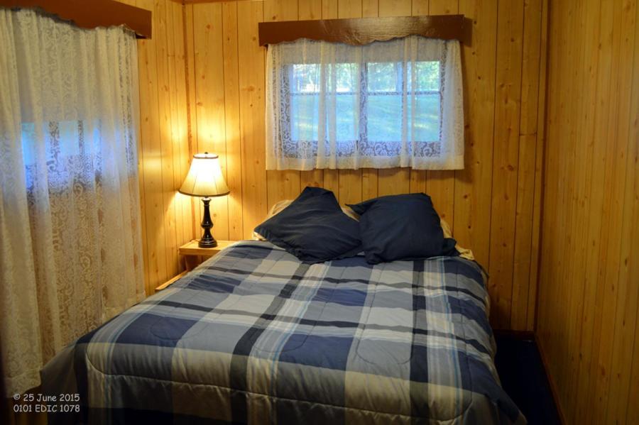 Edgewater Inn & Cottages Игл-Ривер Номер фото
