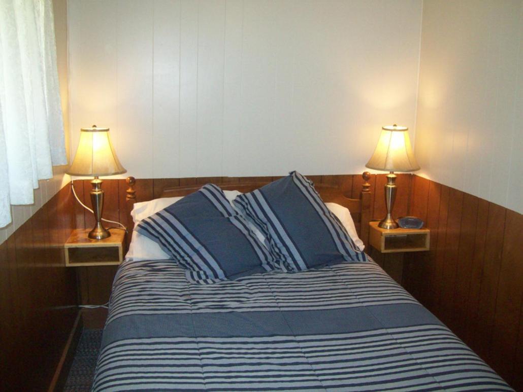 Edgewater Inn & Cottages Игл-Ривер Номер фото